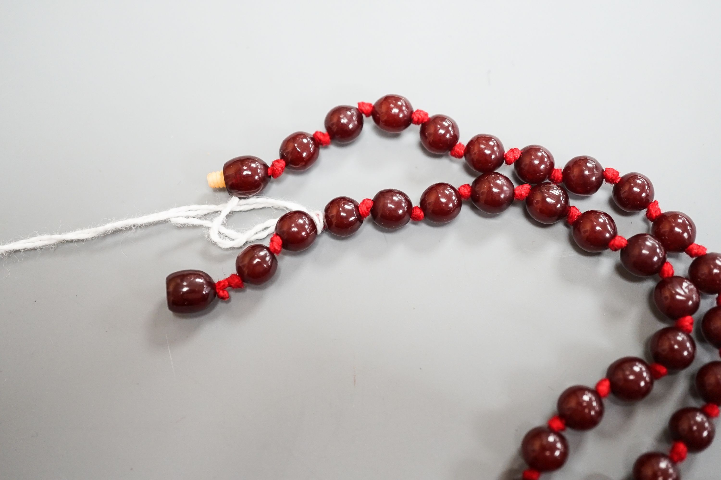 A graduated cherry amber bead necklace, 110cm, gross weight 94 grams.